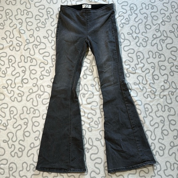 Free People Denim - NWOT We The Free Penny Pull-On Flare Jeans